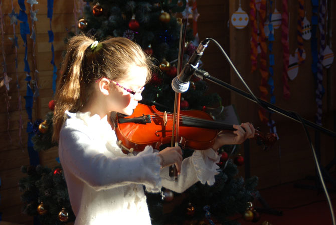 Ujévi  koncert a Zmaj iskolában 2015. december 23. képek